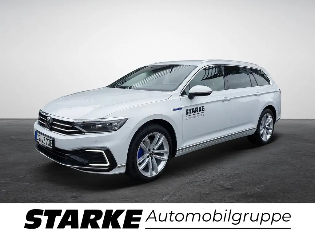 Photo 1 : Volkswagen Passat 2023 Hybride