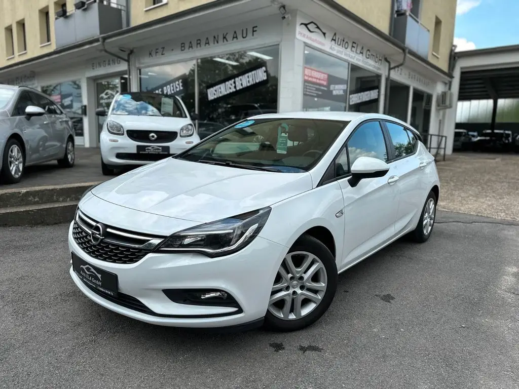 Photo 1 : Opel Astra 2018 Petrol