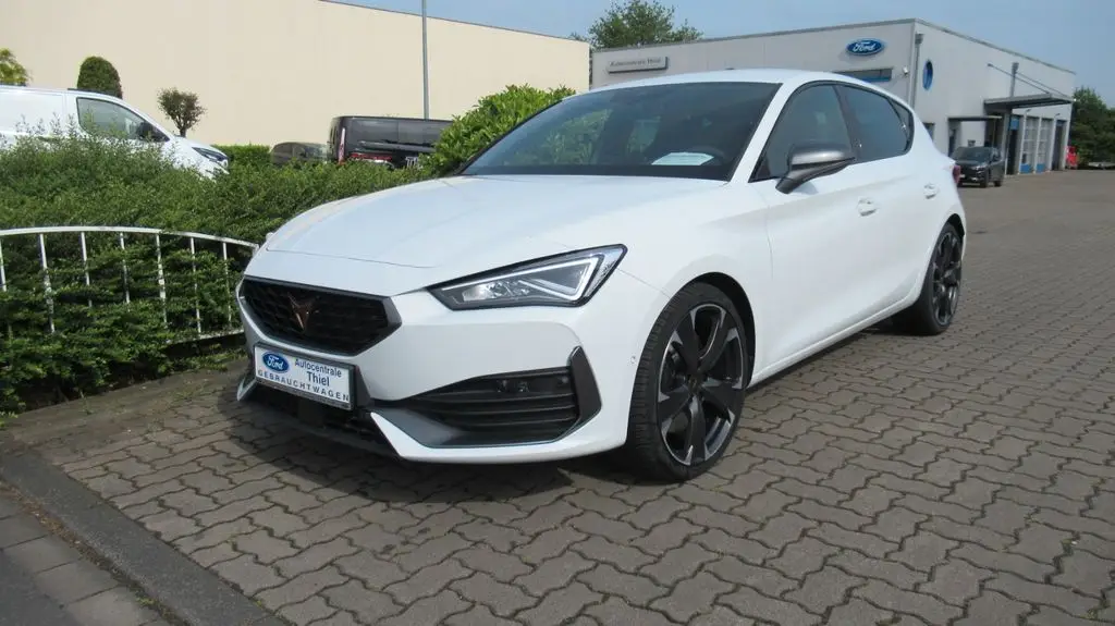 Photo 1 : Cupra Leon 2023 Petrol