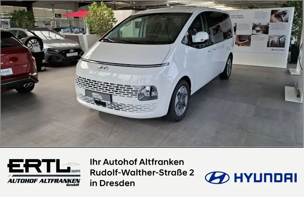 Photo 1 : Hyundai Staria 2024 Diesel