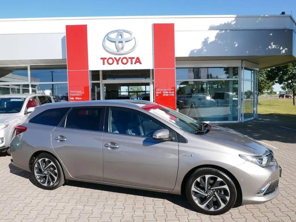 Photo 1 : Toyota Auris 2016 Hybrid