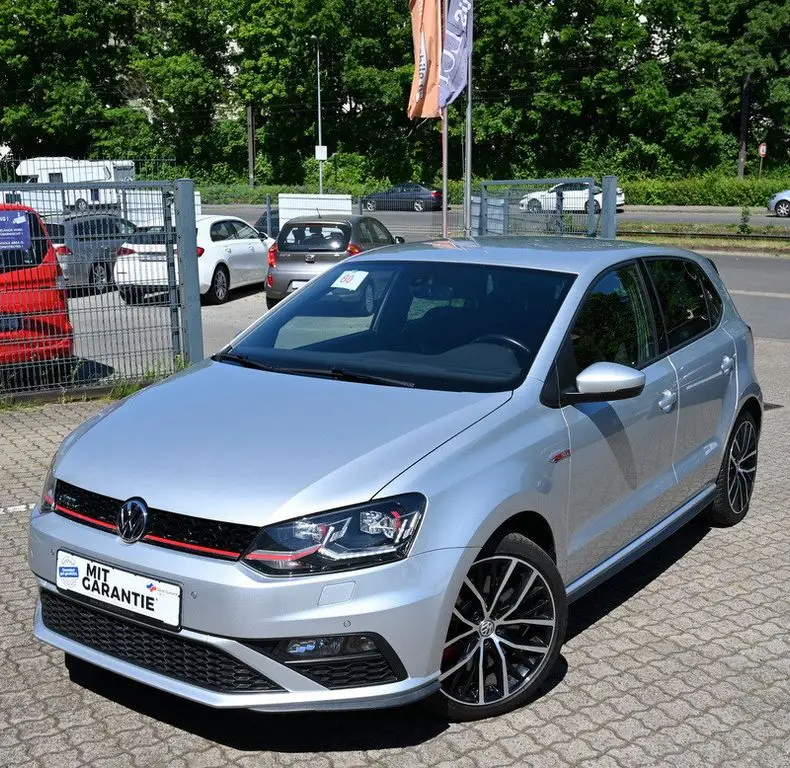 Photo 1 : Volkswagen Polo 2017 Petrol