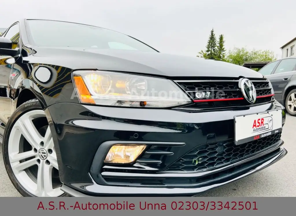 Photo 1 : Volkswagen Jetta 2017 Petrol