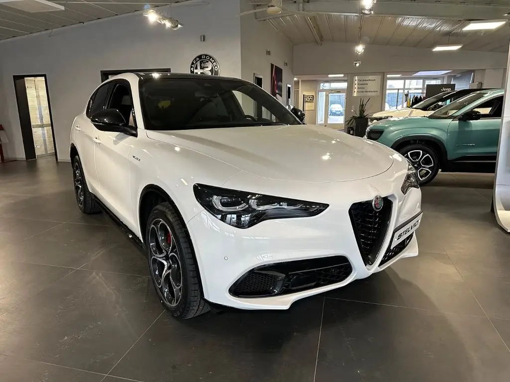 Photo 1 : Alfa Romeo Stelvio 2024 Essence