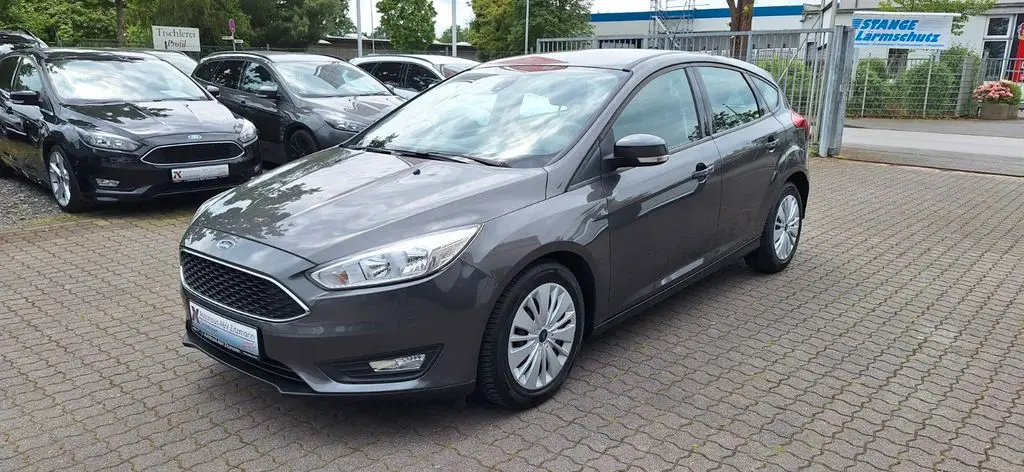 Photo 1 : Ford Focus 2015 Petrol