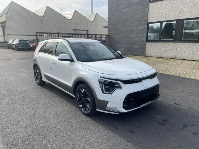 Photo 1 : Kia Niro 2023 Non renseigné