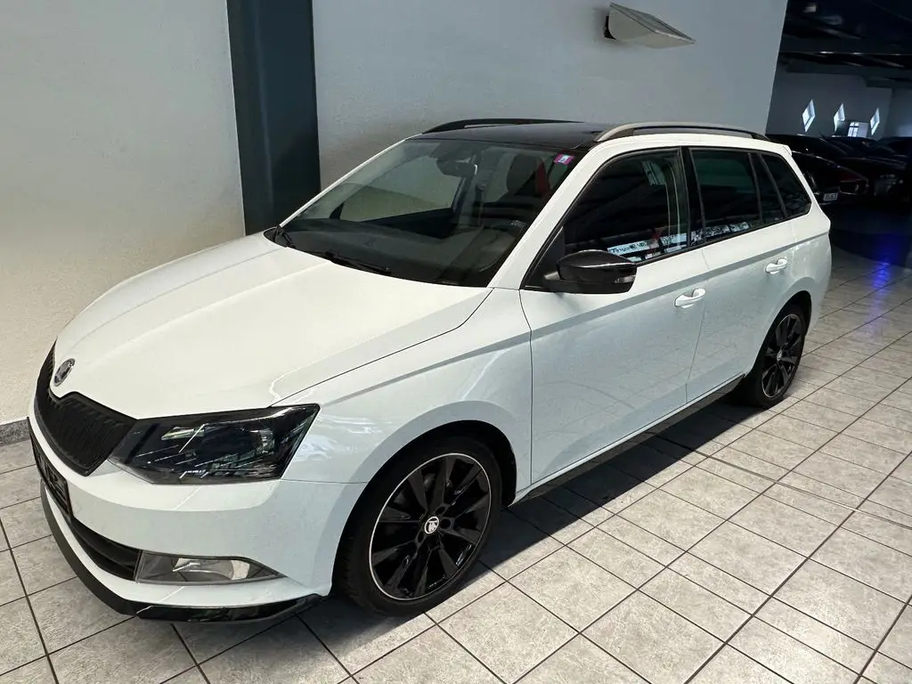 Photo 1 : Skoda Fabia 2016 Petrol