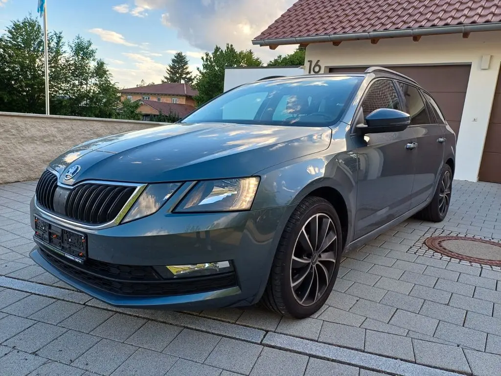 Photo 1 : Skoda Octavia 2018 Petrol