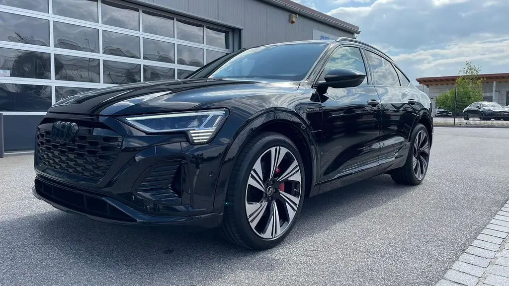 Photo 1 : Audi Q8 2023 Not specified