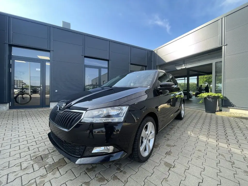 Photo 1 : Skoda Fabia 2021 Essence