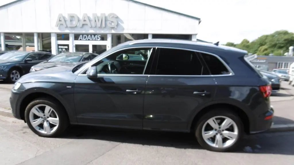 Photo 1 : Audi Q5 2020 Diesel