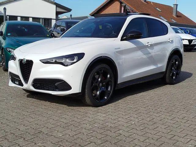 Photo 1 : Alfa Romeo Stelvio 2024 Petrol