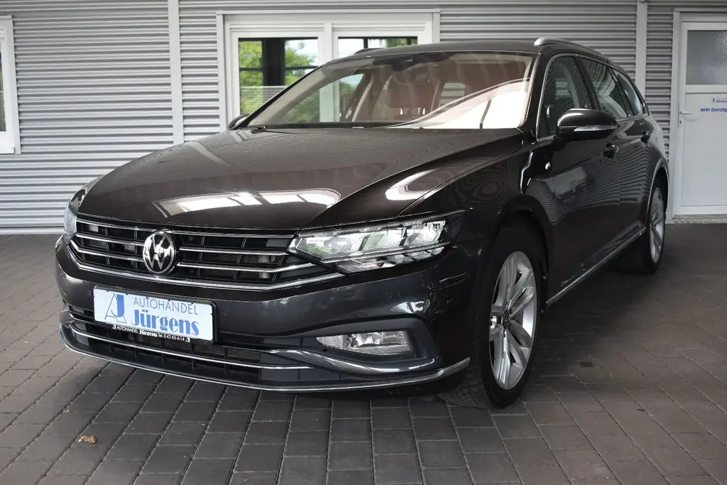 Photo 1 : Volkswagen Passat 2021 Essence