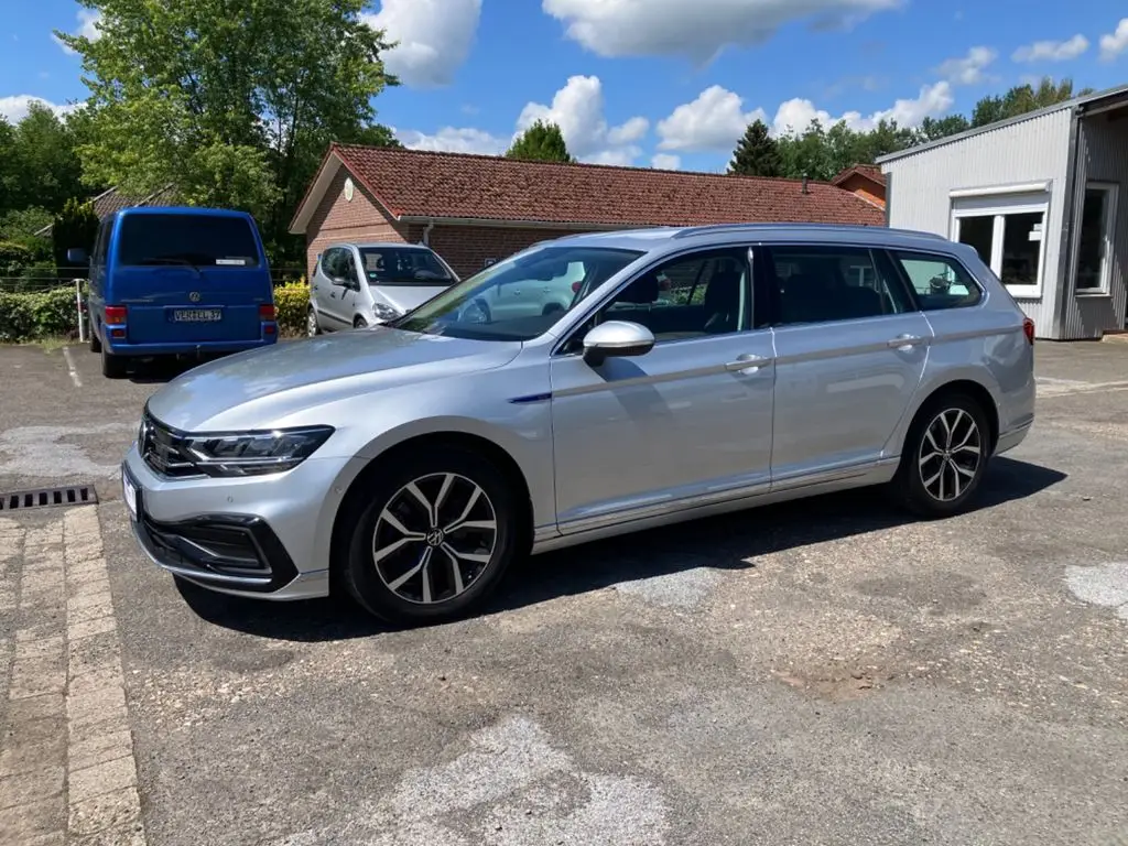 Photo 1 : Volkswagen Passat 2021 Hybrid