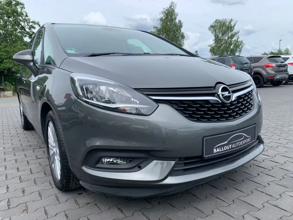 Photo 1 : Opel Zafira 2017 Petrol