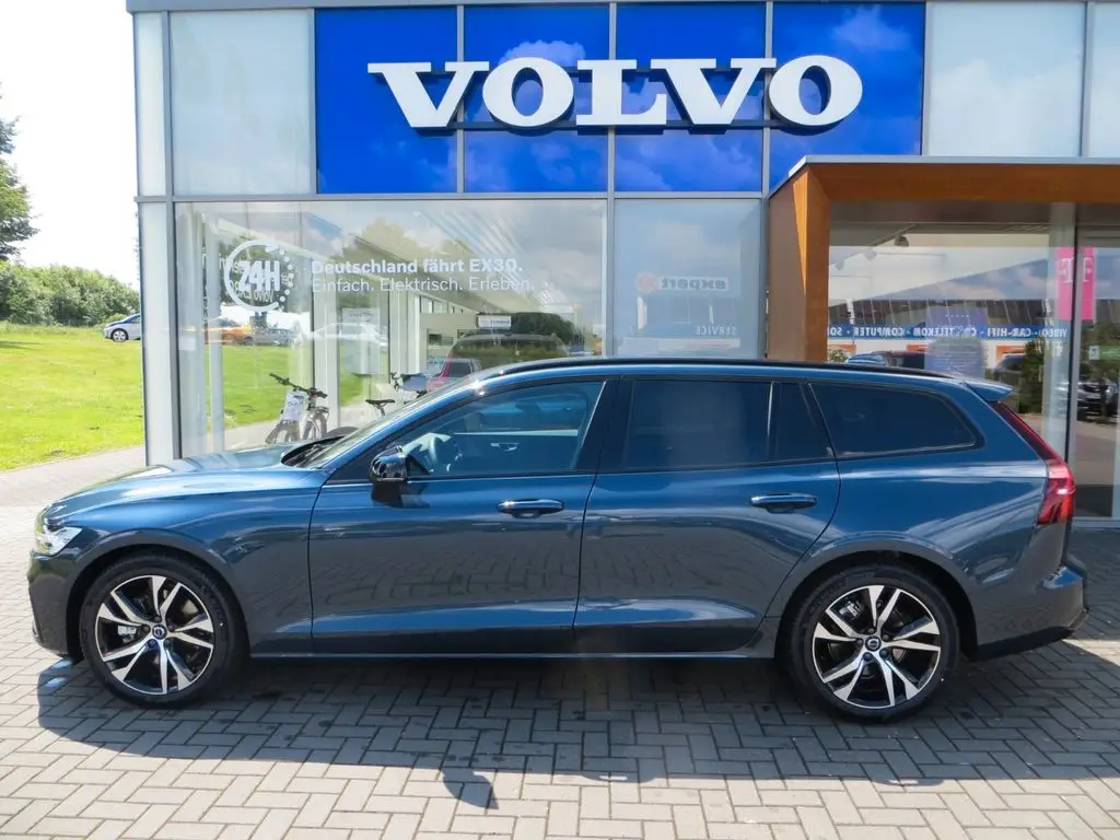 Photo 1 : Volvo V60 2023 Essence