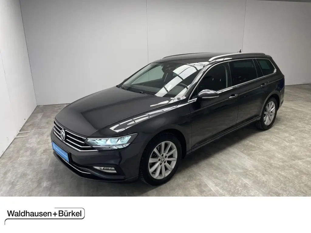 Photo 1 : Volkswagen Passat 2020 Essence