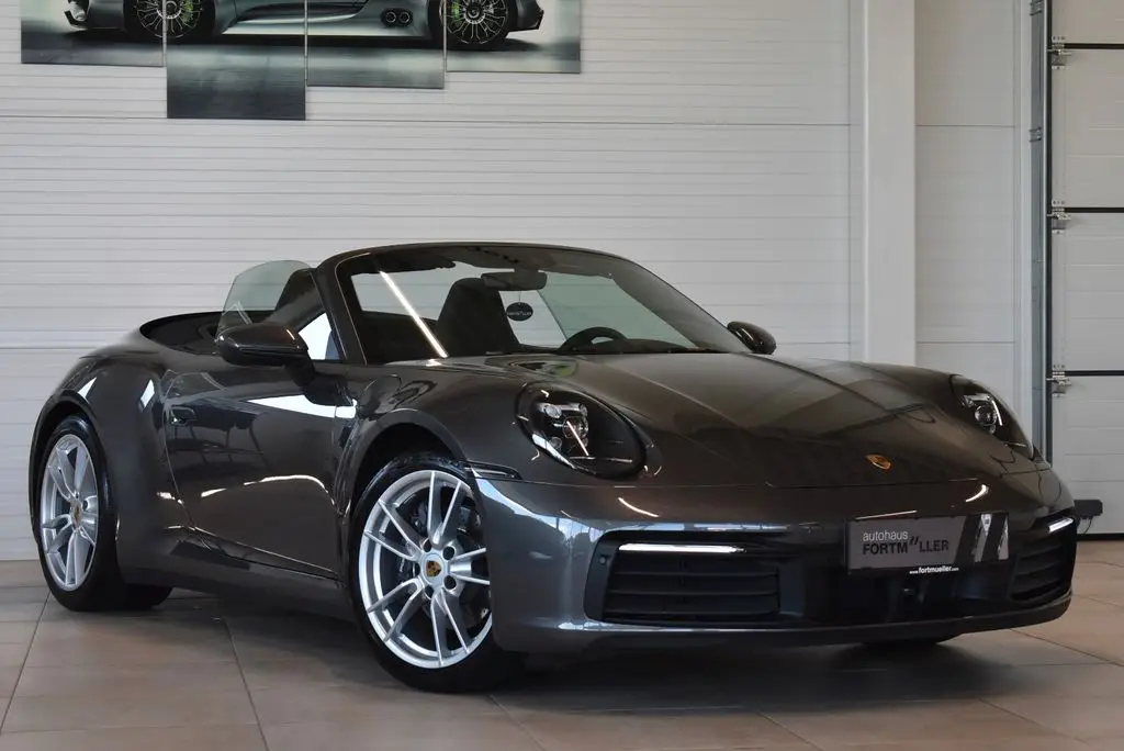 Photo 1 : Porsche 992 2020 Petrol