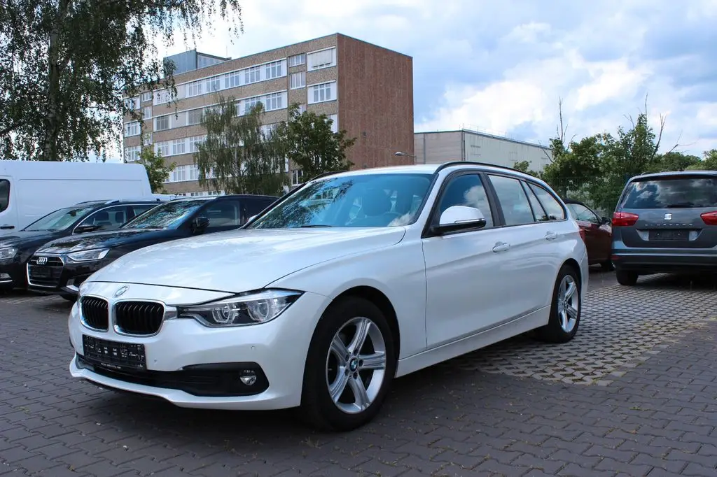 Photo 1 : Bmw Serie 3 2018 Petrol