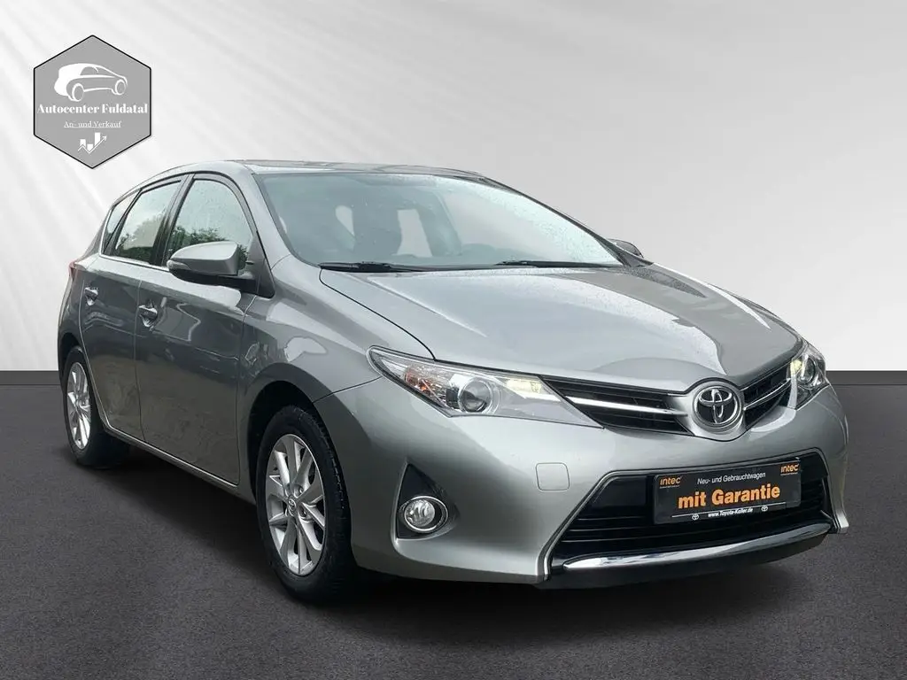 Photo 1 : Toyota Auris 2014 Petrol