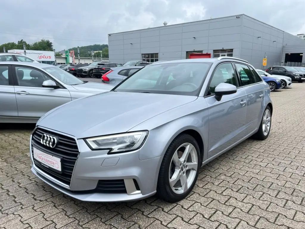 Photo 1 : Audi A3 2017 Petrol