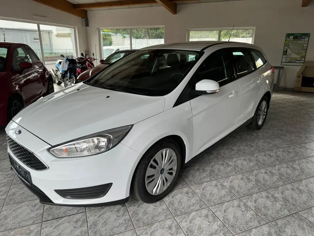 Photo 1 : Ford Focus 2016 Petrol