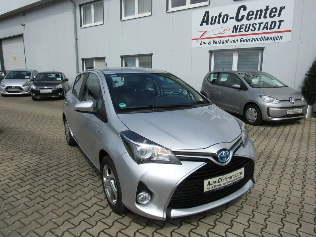 Photo 1 : Toyota Yaris 2016 Hybrid