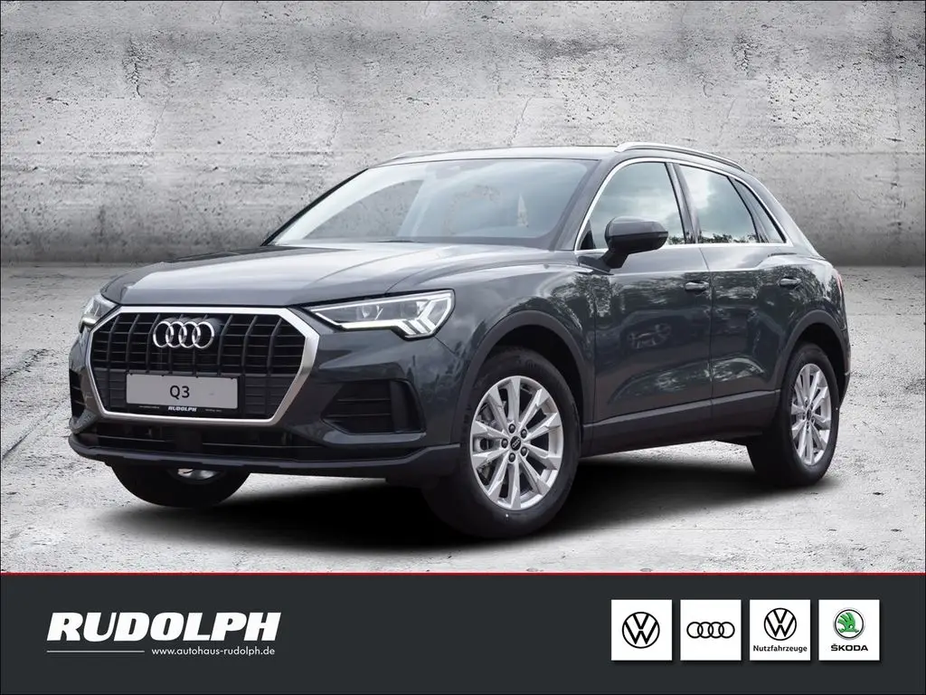 Photo 1 : Audi Q3 2024 Petrol