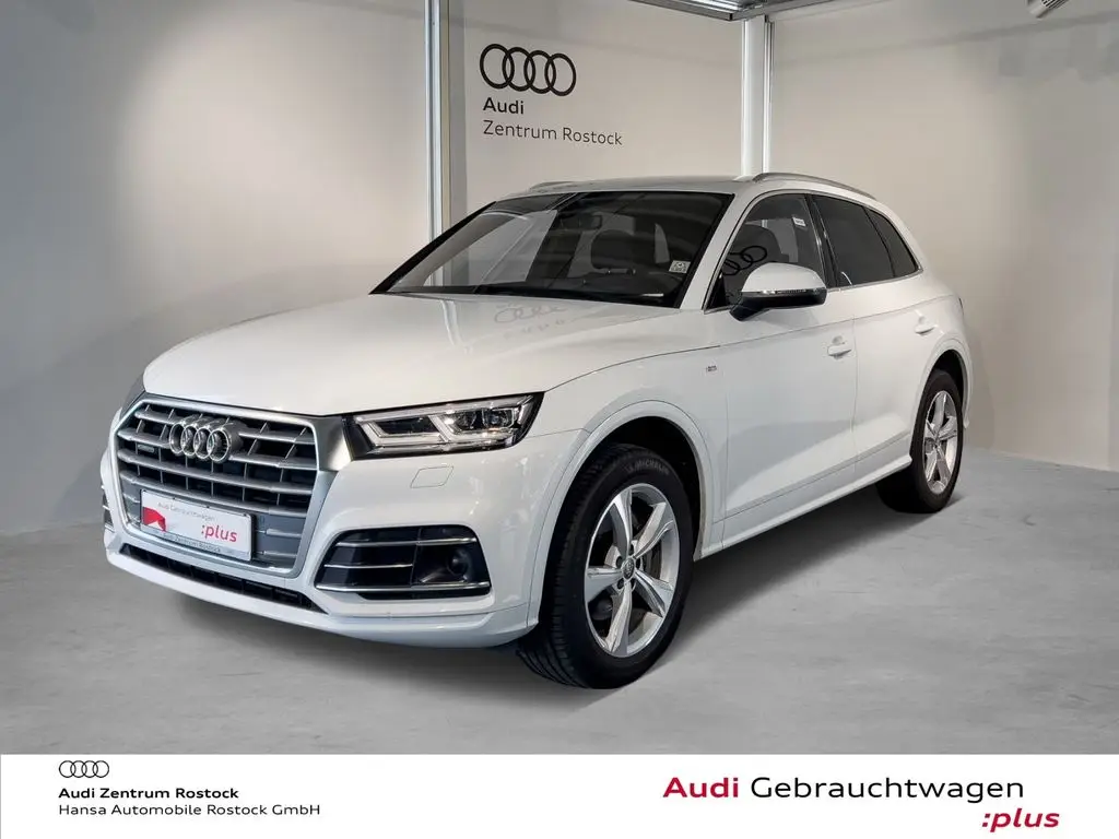 Photo 1 : Audi Q5 2020 Essence