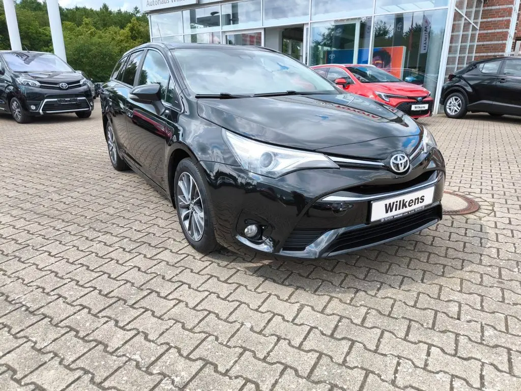 Photo 1 : Toyota Avensis 2017 Petrol