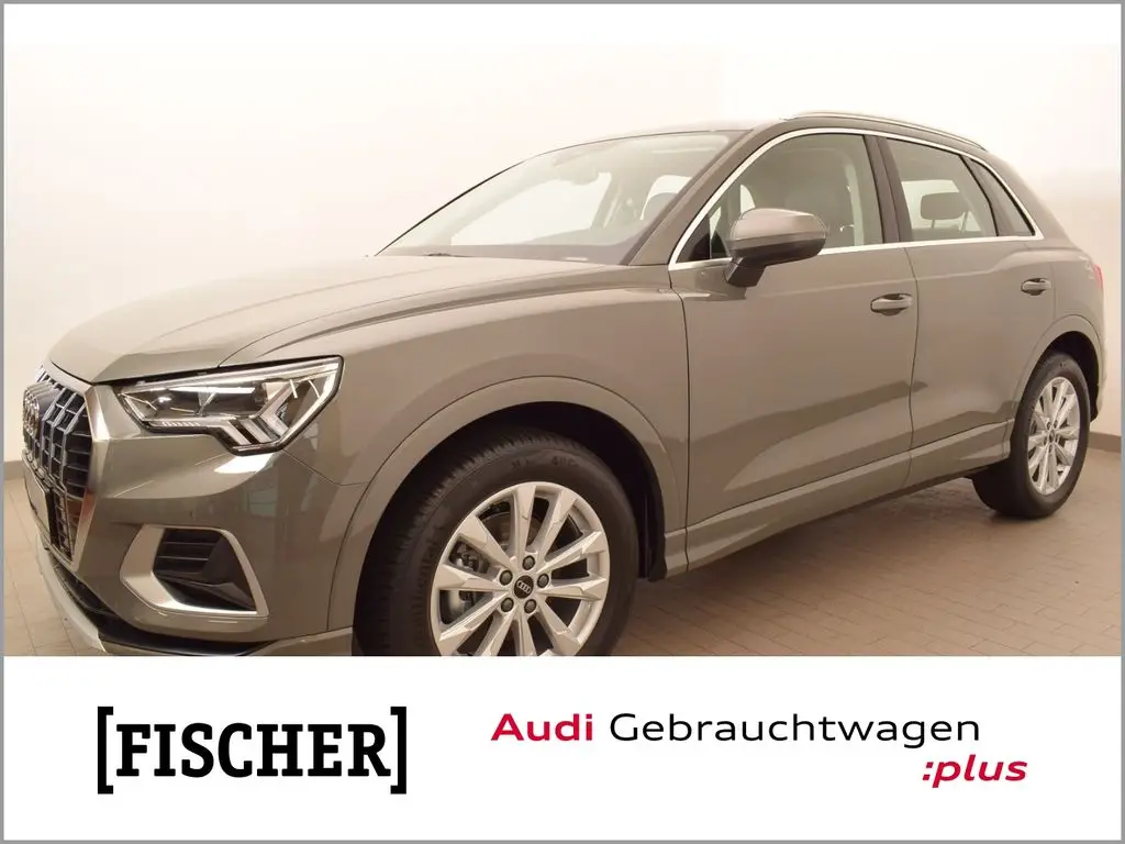 Photo 1 : Audi Q3 2024 Petrol