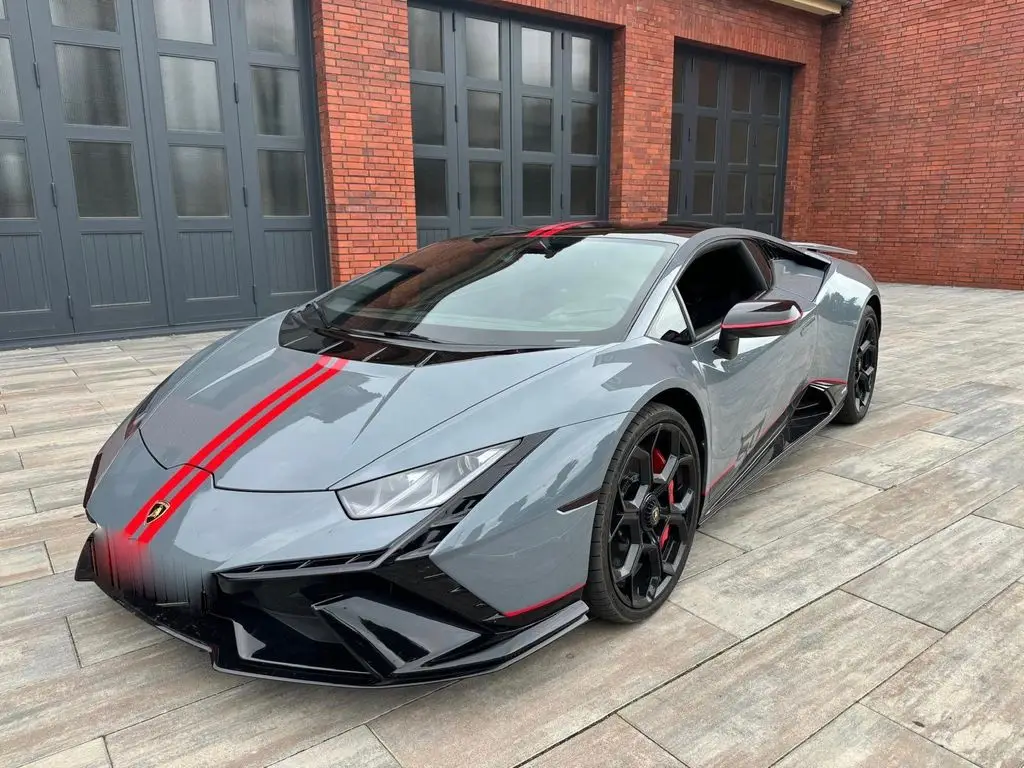 Photo 1 : Lamborghini Huracan 2023 Essence