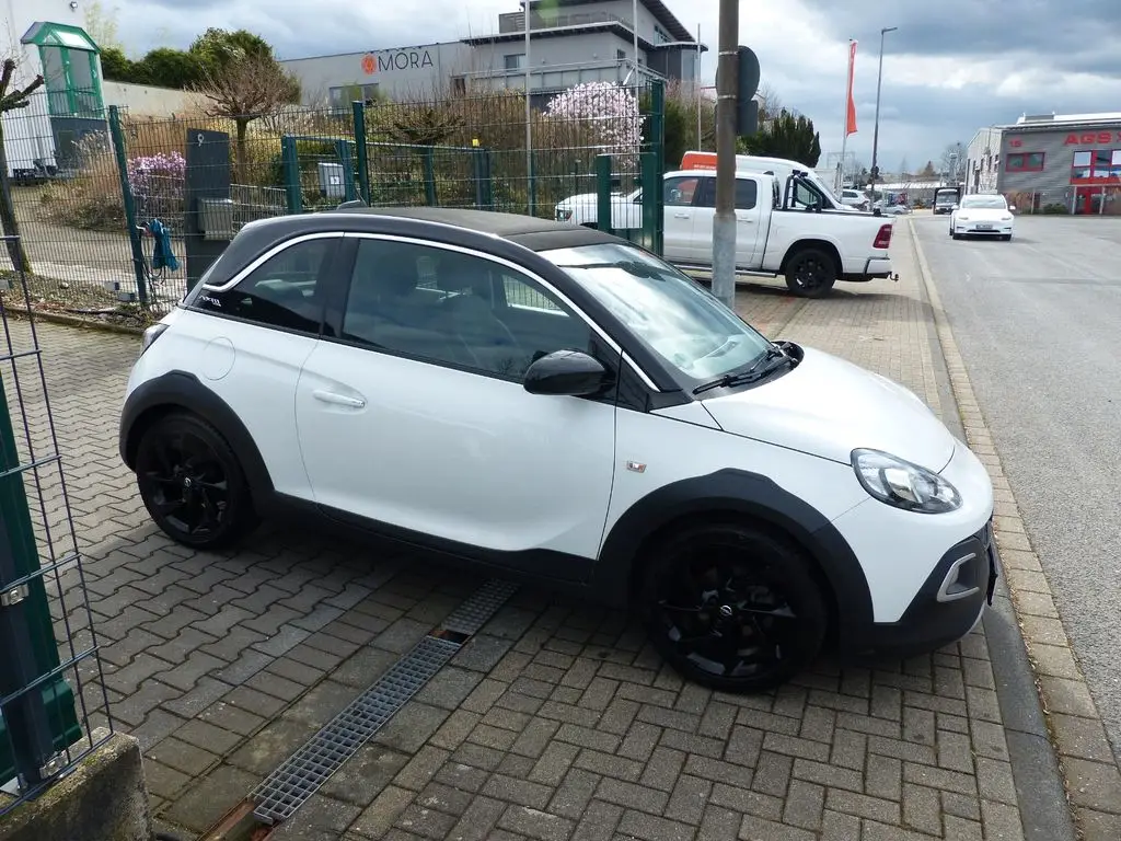 Photo 1 : Opel Adam 2018 Petrol