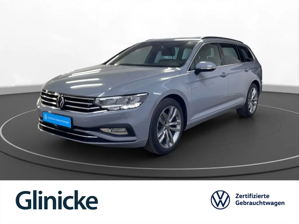 Photo 1 : Volkswagen Passat 2023 Petrol