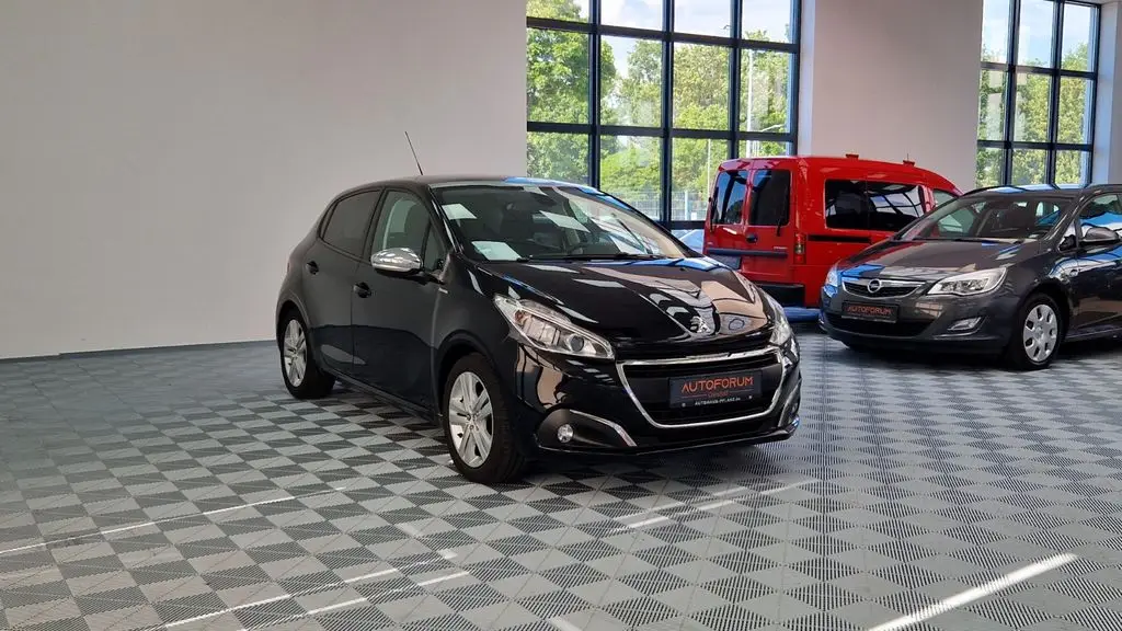 Photo 1 : Peugeot 208 2018 Petrol