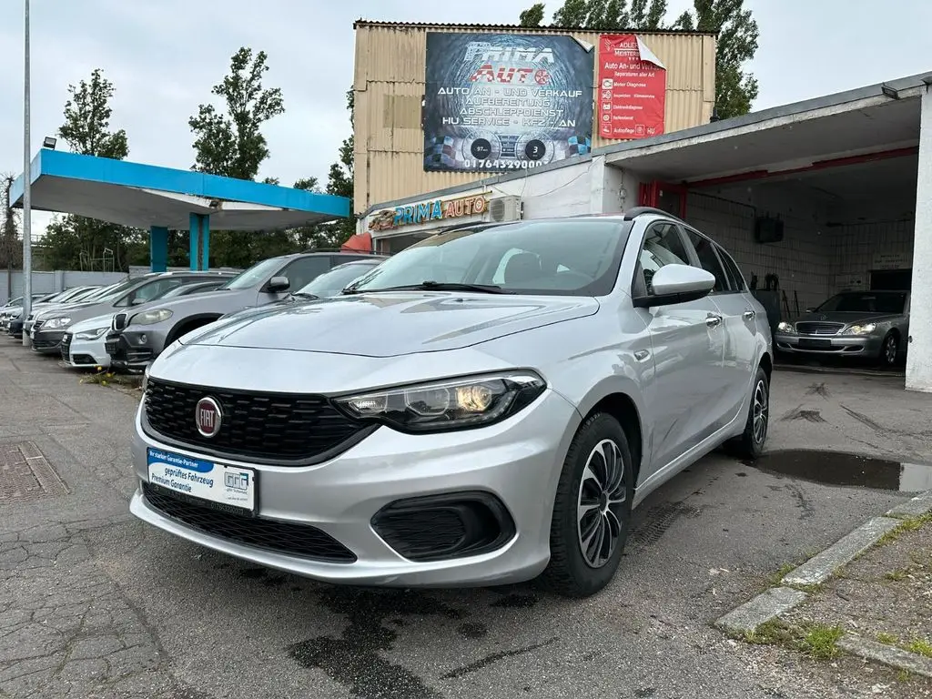 Photo 1 : Fiat Tipo 2017 Petrol