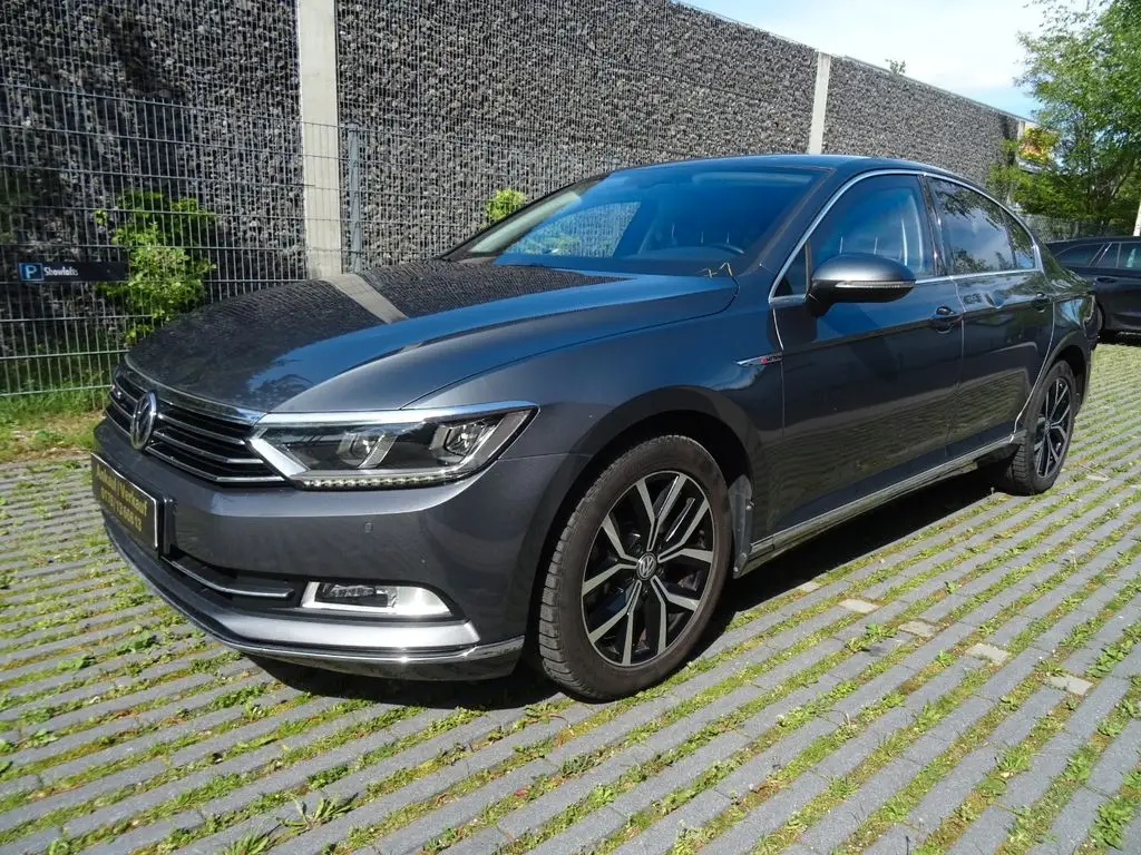 Photo 1 : Volkswagen Passat 2018 Diesel