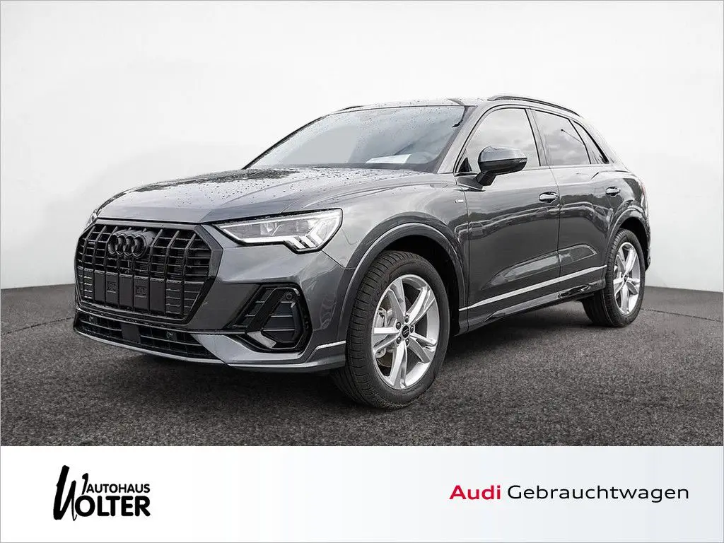 Photo 1 : Audi Q3 2024 Petrol