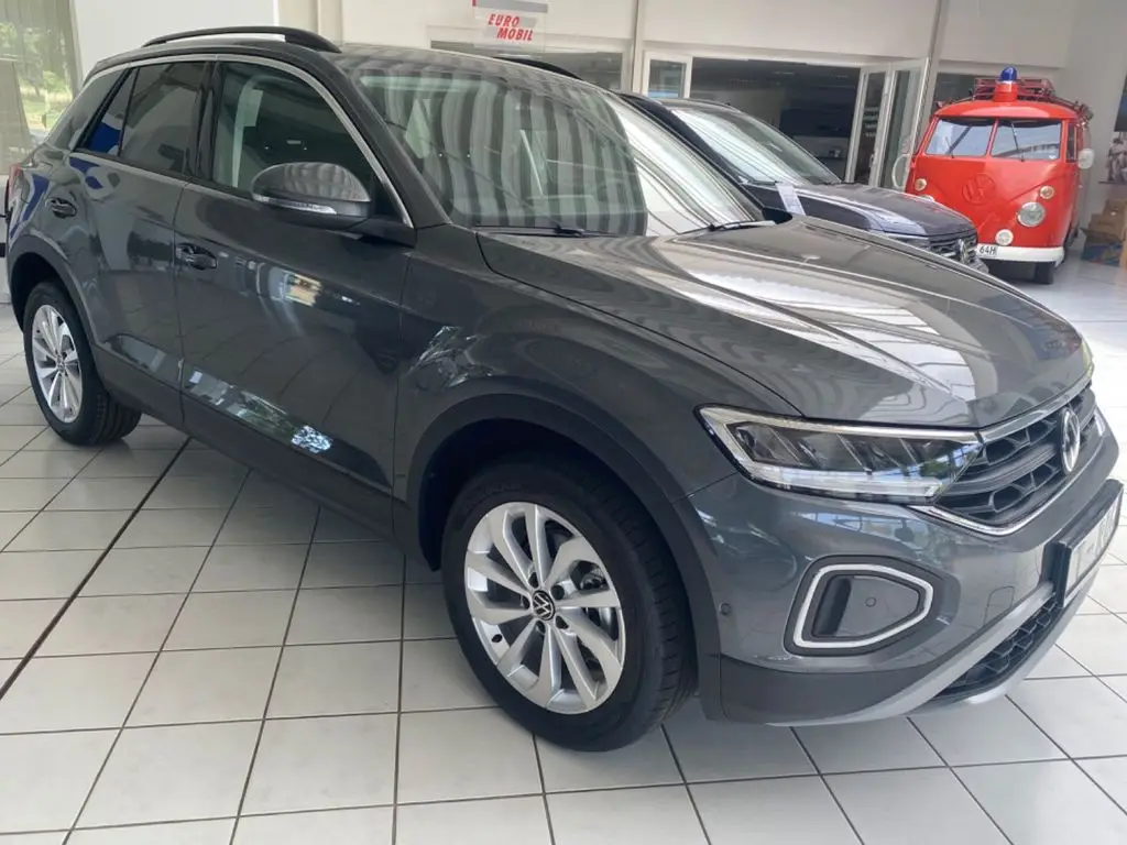 Photo 1 : Volkswagen T-roc 2024 Petrol