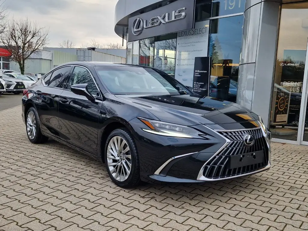 Photo 1 : Lexus Es 2023 Hybrid