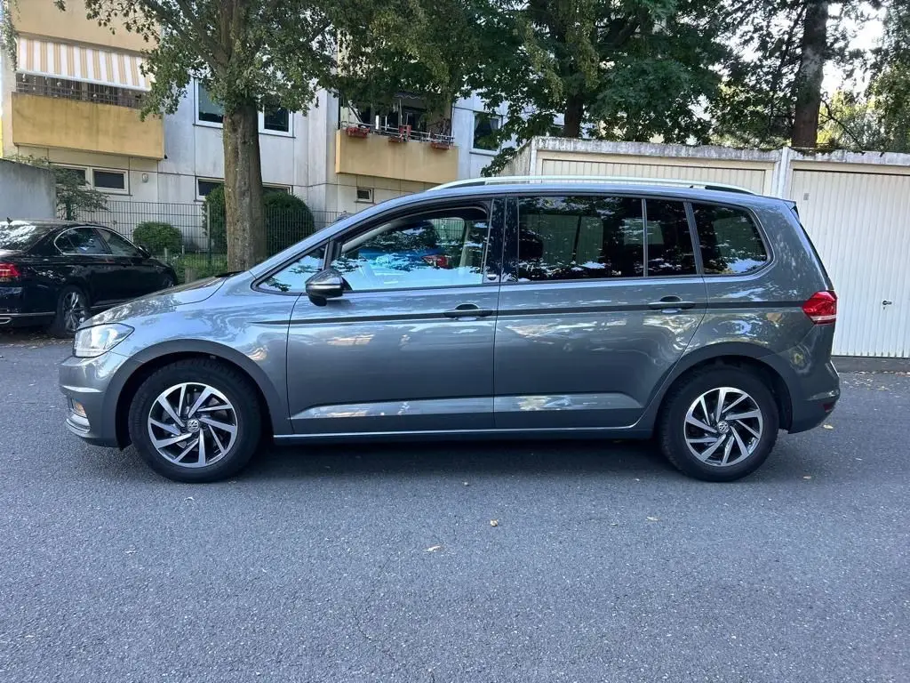 Photo 1 : Volkswagen Touran 2017 Petrol