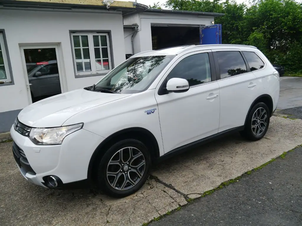 Photo 1 : Mitsubishi Outlander 2015 Hybrid