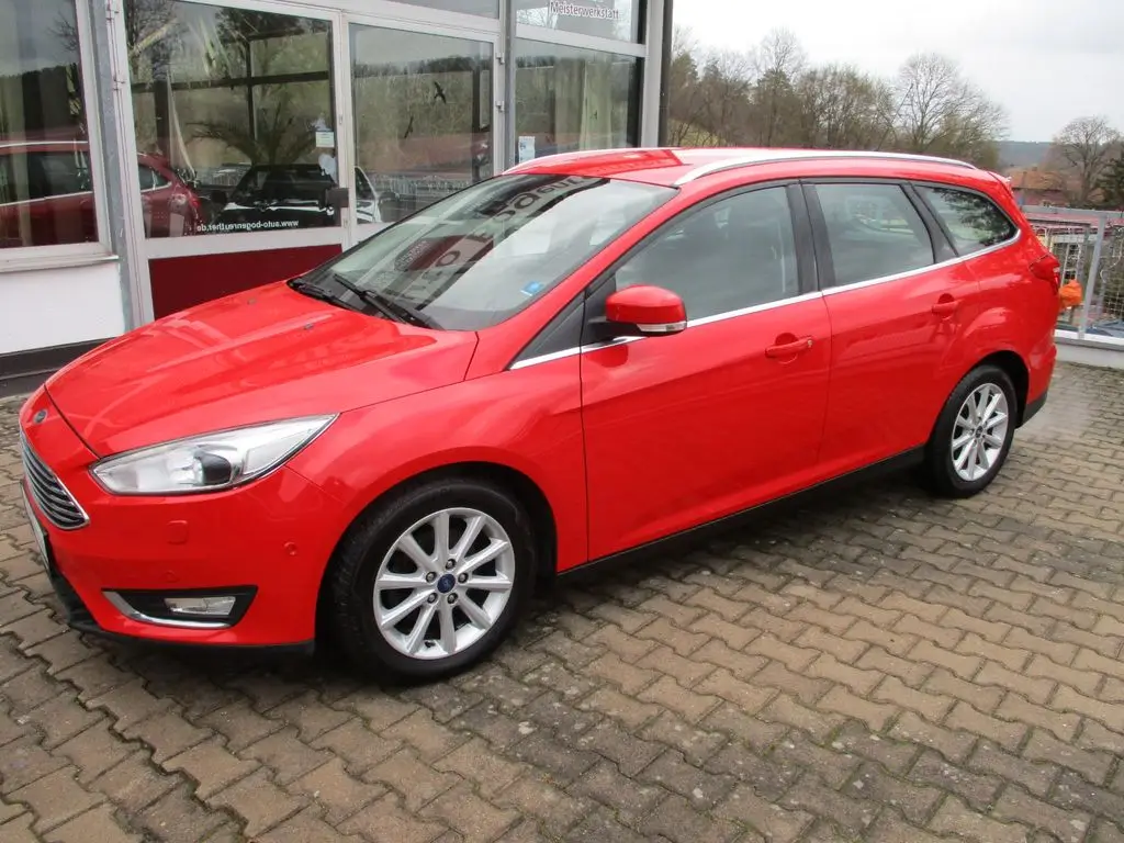 Photo 1 : Ford Focus 2015 Petrol