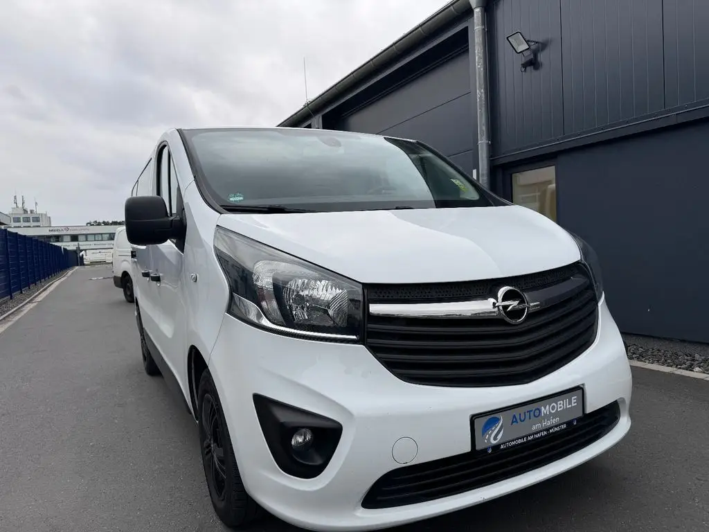 Photo 1 : Opel Vivaro 2015 Diesel