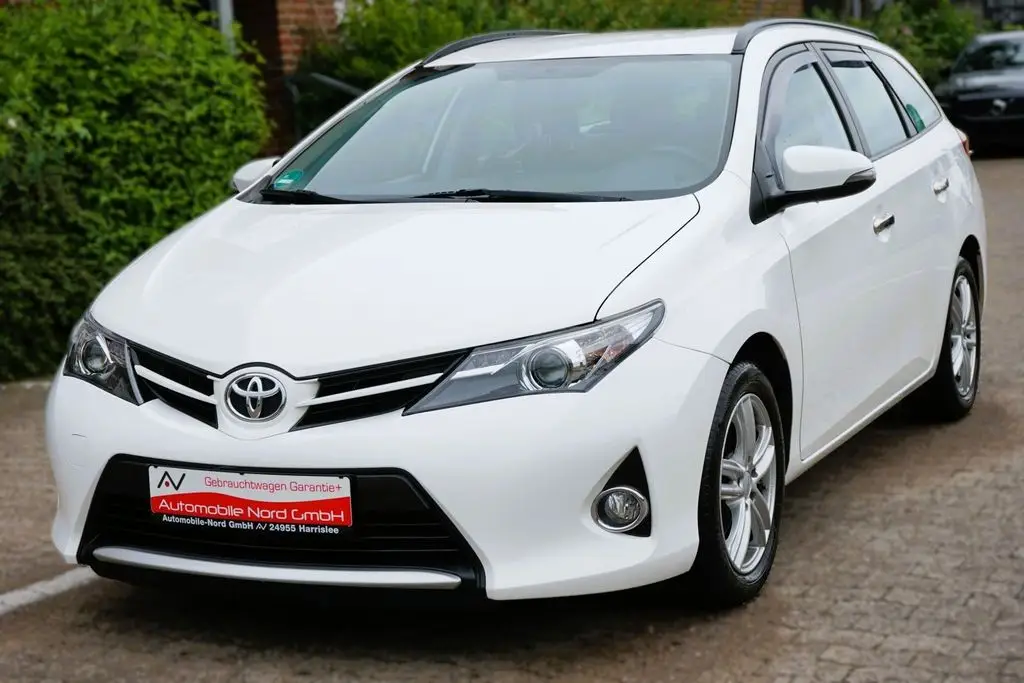 Photo 1 : Toyota Auris 2014 Petrol