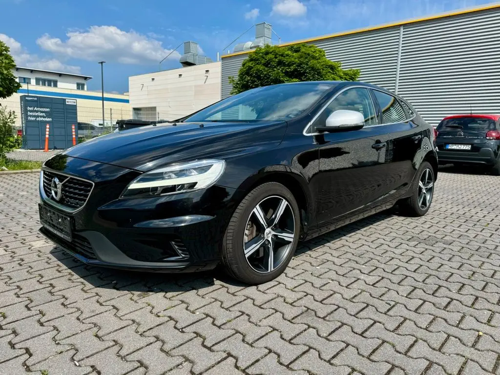 Photo 1 : Volvo V40 2019 Petrol