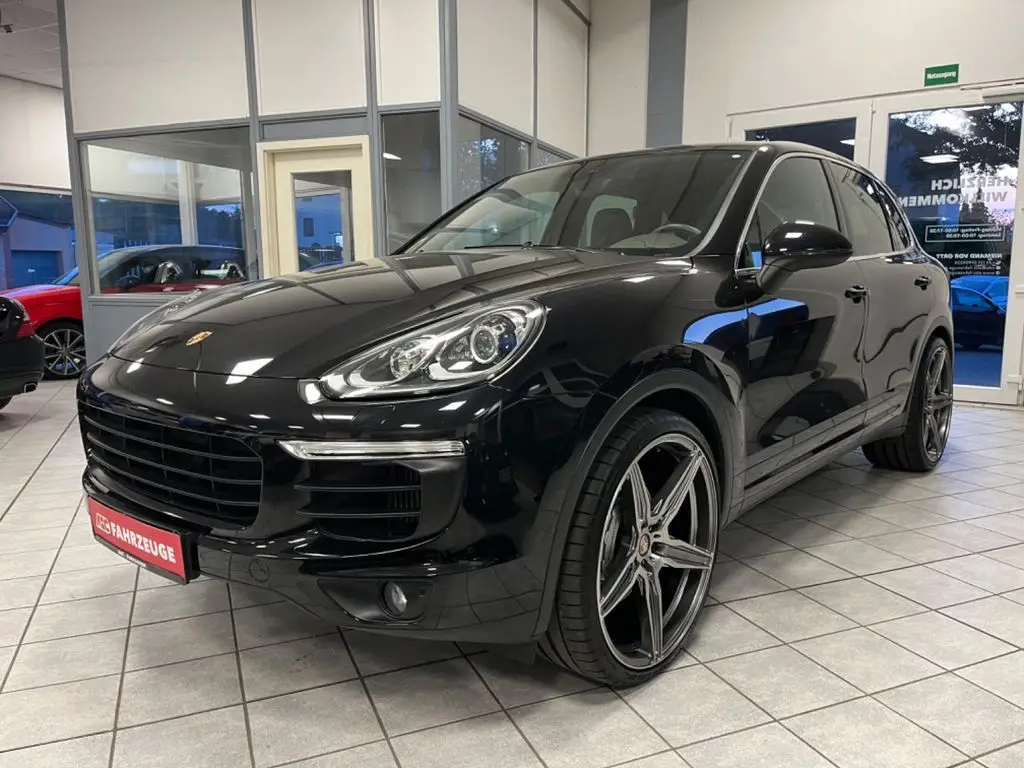 Photo 1 : Porsche Cayenne 2015 Essence