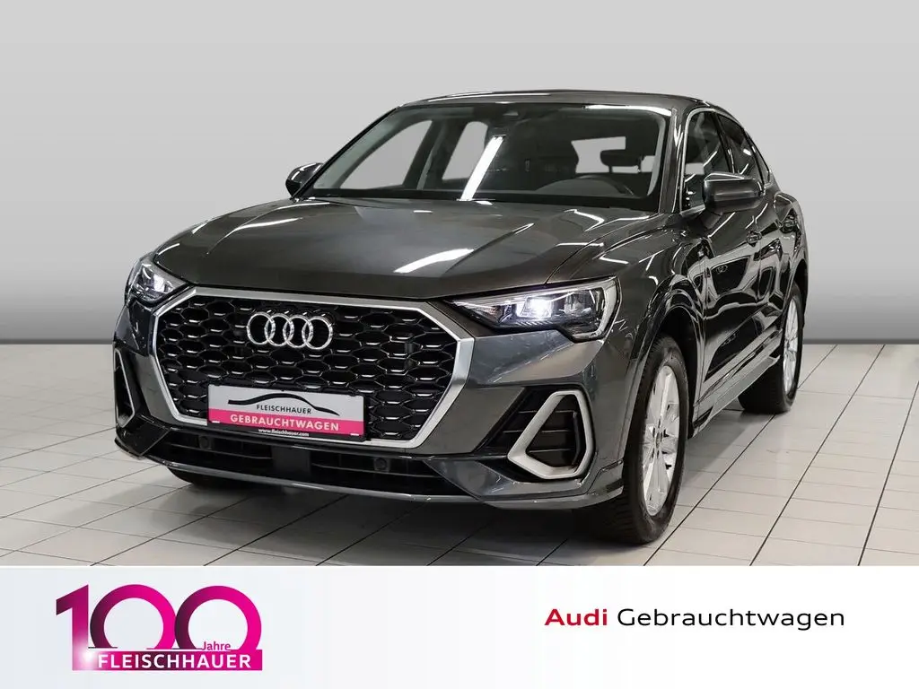 Photo 1 : Audi Q3 2022 Hybride