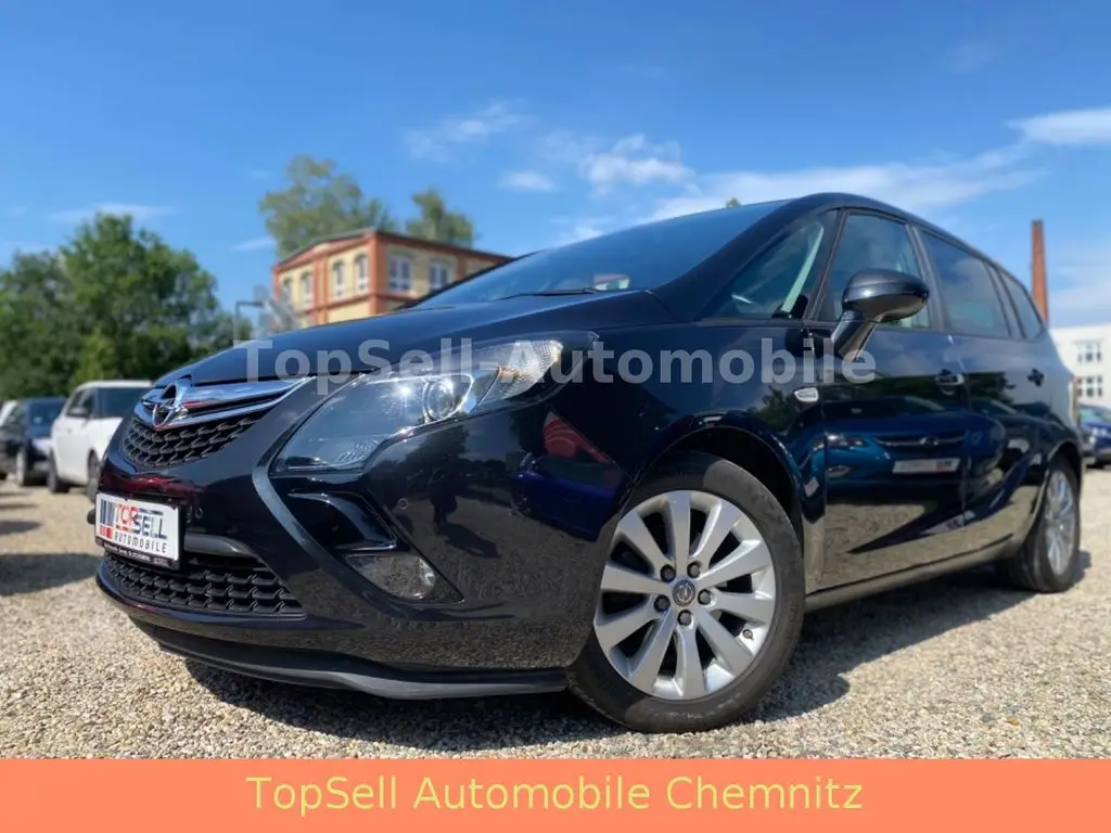 Photo 1 : Opel Zafira 2015 Petrol