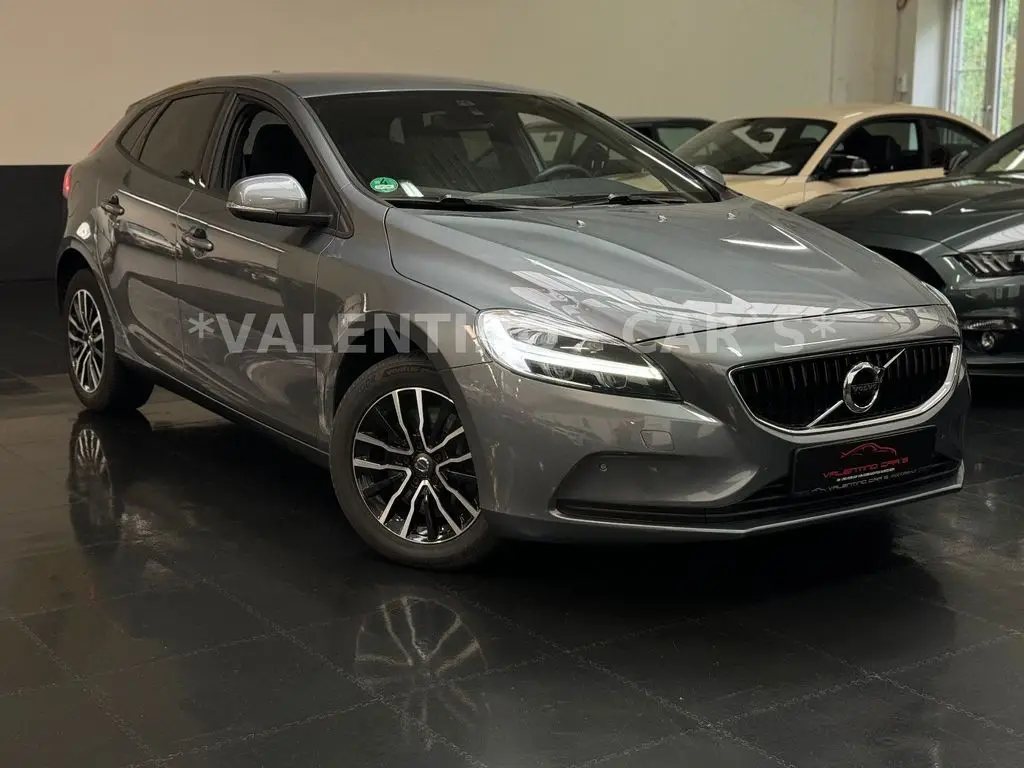 Photo 1 : Volvo V40 2018 Petrol